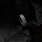 KNOTTY SOPHISTICATED RING